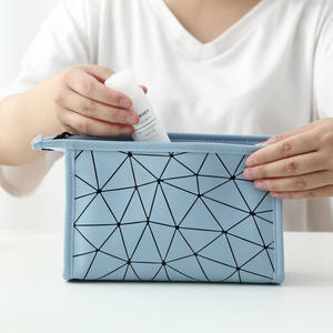 Trousse de toilette imperméable à motif diamant, rectangulaire, taille moyenne, pour le rangement en voyage - Product Image 1