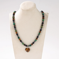 Collier tendance pour femme avec pendentif cœur en perles, chaîne de pull, bijou perlé en turquoise africaine naturelle de 8 mm, cadeau idéal pour les fêtes