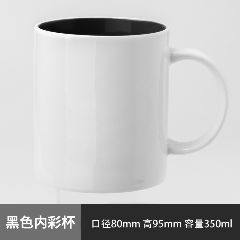 Blanc à l'extérieur et noir à l'intérieur