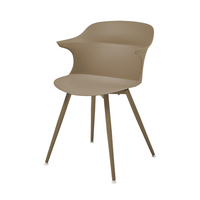 Fauteuil en plastique moulé de design italien, chaise de salle à manger moderne légère avec pieds en métal pour l'ameublement et l'usage intérieur