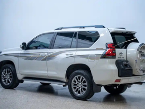 Pour <span class=keywords><strong>Toyota</strong></span> Prado 2018 3.5L Transmission Automatique <span class=keywords><strong>SUV</strong></span> Tout-terrain 7 Places <span class=keywords><strong>4x4</strong></span> Conduite à Gauche Essence 250-300 Ch Émission Euro VI - Product Image 5
