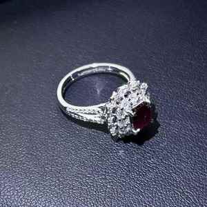 Anillo de rubí natural color sangre de paloma de 1.36 ct en oro de 18 quilates con pavé de 99 diamantes sudafricanos de alta calidad, total de 0.96 ct, certificado AIGS+NGTC - Product Image 6