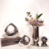 Ornements en céramique minimalistes modernes pour la décoration intérieure Ventes directes d'usine pour la décoration intérieure de salon de décoration Produit de luxe