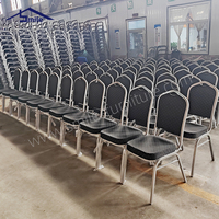 Chaise de banquet en gros, structure en fer, stable, empilable, design moderne, populaire, pour usage commercial intérieur/extérieur, hôtels et écoles