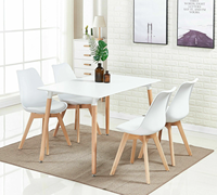 Table à manger rectangulaire moderne avec pieds en bois de hêtre et 4 chaises blanches pour la maison, la cuisine, le restaurant, l'hôtel