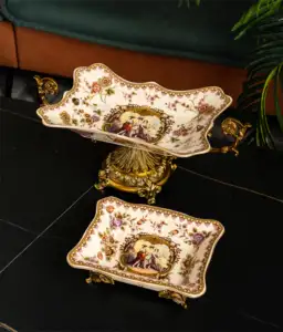 Оптовая продажа золотой дизайн большой высокий латунный фарфоровый обеденный стол Цветочная композиция узбек керамическая ваза Античный Декор