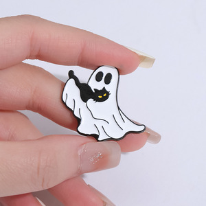 Cartone animato fantasma spille in metallo personalizzate carino gatto nero spille divertenti risvolti spille smalto Halloween spilla all'ingrosso - Product Image 1