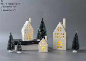 BESTCERA Village de <span class=keywords><strong>Noël</strong></span> LED en céramique avec maisonnette lumineuse, décoration de table multi-tailles pour les fêtes - Product Image 3