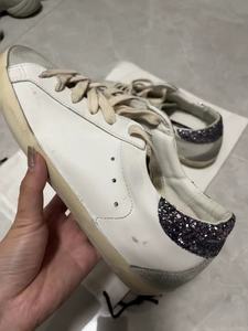 รองเท้าสไตล์ลำลองใส่เดินสบาย คุณภาพสูง ดีไซน์กันลื่นสีทอง สำหรับผู้ชายและผู้หญิง พร้อมบริการดรอปชิปปิ้ง - Product Image 2