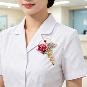 Broche de Esmalte com Tema Médico: Rosa e Caduceu, Ideal para Bonés de Enfermeira, Perfeito para Jalecos e Uniformes, Presente Ideal para o Dia do Enfermeiro(a) - Product Image 1