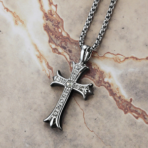 Nouveau pendentif croix européen et américain en acier inoxydable pour homme Collier d'ornement en acier moulé titane Accessoire de mode - Product Image 3
