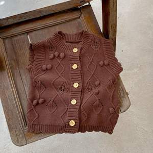 <span class=keywords><strong>Chaleco</strong></span> de punto de algodón con cuello en V y botones para bebé niñ<span class=keywords><strong>a</strong></span> de 0 <span class=keywords><strong>a</strong></span> 3 <span class=keywords><strong>a</strong></span>ños, colección Primavera 2026, diseño 'Hundred Tower' - Product Image 3