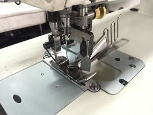 777 UH777ECB-DD High-Speed Computerized Direct Drive Lockstitch Industrial Sewing Machine New Flat-Bed Cutting - Product Image 4