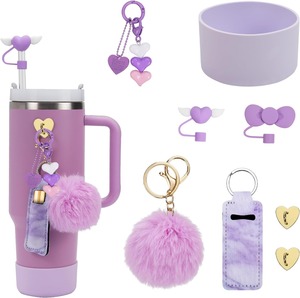 Pendentif pour gobelet 40OZ Set d'accessoires décoratifs Couvercle <span class=keywords><strong>de</strong></span> <span class=keywords><strong>paille</strong></span> anti-dérapant en silicone Sous-verre Fleur Charm Furry Ball Keychain - Product Image 1