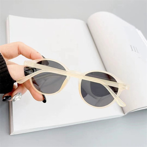 Gafas de sol redondas para mujer UV400 polarizadas con montura completa estilo retro protección solar para adultos - Product Image 4