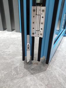 Estilo moderno Diseño libre Rotura térmica 5 años <span class=keywords><strong>de</strong></span> garantía Uso <span class=keywords><strong>de</strong></span> alto aislamiento Puerta plegable a prueba <span class=keywords><strong>de</strong></span> huracanes Puerta plegable <span class=keywords><strong>de</strong></span> aluminio Bi - Product Image 6