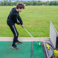 Plateau à balles de golf de 41 pouces pour tapis d'entraînement, 100 balles, grande capacité, base en caoutchouc, accessoires d'entraînement de golf pour l'intérieur et l'extérieur
