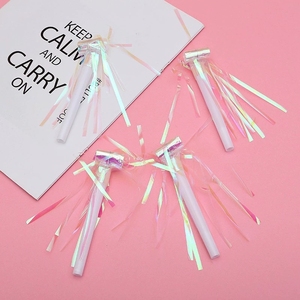 Sifflets en papier métallisé rayé avec franges à pompons, bruiteurs amusants pour les fêtes et les célébrations - Product Image 4