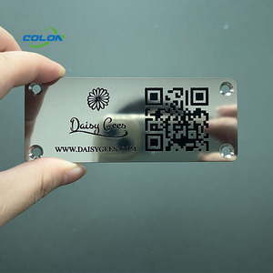 Badge nominatif en acier inoxydable <span class=keywords><strong>avec</strong></span> <span class=keywords><strong>logo</strong></span> métallique brillant personnalisé, gravé et embossé - Product Image 2