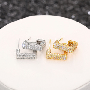 Boucles d'oreilles clous carrées dorées E3152, micro-incrustations géométriques, en alliage de zinc, bijoux unisexes classiques et tendance - Product Image 5