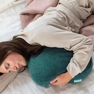 Coussin lesté Kuang Gravity Pillow oblong, rempli de billes de verre PP, pour la décoration intérieure - Product Image 4