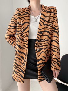Nuovo stile <span class=keywords><strong>Blazer</strong></span> in abiti da <span class=keywords><strong>donna</strong></span> <span class=keywords><strong>a</strong></span> strisce di tigre cappotto <span class=keywords><strong>a</strong></span> bottone singolo per donne colore puro autunno <span class=keywords><strong>donna</strong></span> vestiti - Product Image 3