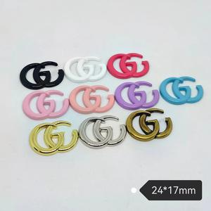 Großhandel 34*7mm P-Buchstabe Metall Minimalistisch Trendy Englischer Buchstabe - Dekorative Metallarbeiten für Kleidung/Haarspangen/Kieferklammern/Kopfschmuck - Product Image 1