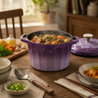 Cocotte en fonte émaillée à couvercle à motif floral, corps rayé vertical, double poignée, pour la cuisson à la maison