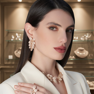 Pendientes de Oro Rosa con Forma de Flor y Cristales de Estrás, Joyería de Lujo para Mujer, para Bodas - Product Image 3