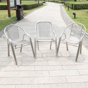 Chaise de bureau, de salle à manger ou d'extérieur en acier inoxydable, avec dossier renforcé et épaissi, style moderne et minimaliste, idéale pour hôtel ou usage personnel. - Product Image 3