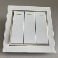 Vente en gros de 1gang1way interrupteur mural 86mm type couleur blanche PC plaque panneau prise murale interrupteur prise 110-250v