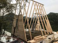 Cabane en bois triangulaire / petite maison / pod de camping