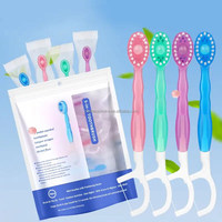 Brosses à dents portables miniatures jetables halal véganes en plastique avec dentifrice, poils souples, gratte-langue et cure-dent pour le voyage