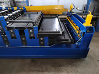 Petit pain de panneau de feuille de toit en métal de tuile vitrée de trois couches formant la machine d'usine en Chine