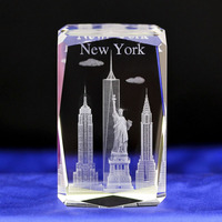 Cube en cristal poli gravé au laser 3D, bâtiment emblématique de New York avec base lumineuse USB pour cadeau, bloc de cristal en verre personnalisé