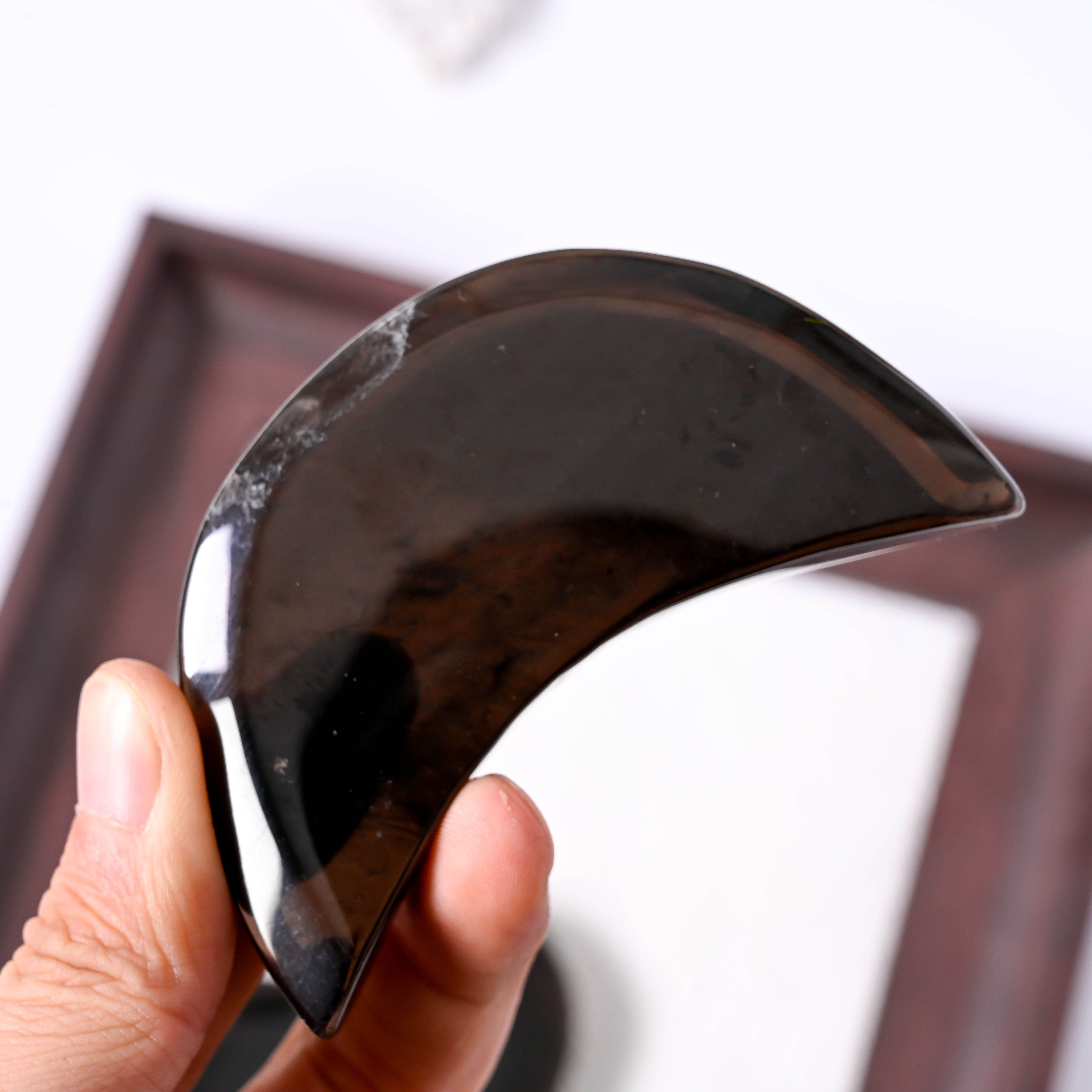 ดวงจันทร์ออบซิเดียนน้ำแข็ง