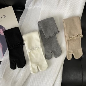 Chaussettes Tabi à volants en tricot côtelé pour chaussures Tabi, certifiées Oeko-Tex 100, chaussettes à deux orteils pour femmes avec bordure festonnée, vente en gros - Product Image 3