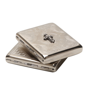 Caja de cigarrillos de <span class=keywords><strong>metal</strong></span> grabada <span class=keywords><strong>Vintage</strong></span> hecha a mano Erliao, caja de almacenamiento de tabaco portátil con diseño cruzado decorativo - Product Image 1