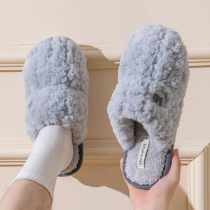 Chaussons d'intérieur et d'extérieur populaires pour hommes et femmes, automne-hiver, avec semelles épaisses antidérapantes et dessus en velours - Product Image 4
