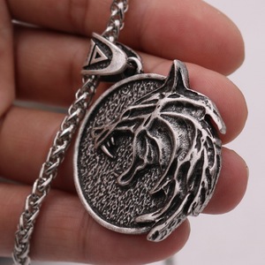 Collier série <span class=keywords><strong>Witcher</strong></span> Exquisite Action Role Playing <span class=keywords><strong>Game</strong></span> Collier pendentif tête de loup Bijoux Cadeaux pour les amateurs de jeux - Product Image 4