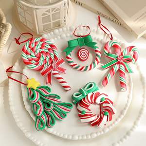 Ornements de Noël en argile souple en gros, décorations suspendues en forme de sucettes canne à sucre, ensembles cadeaux de Noël personnalisés en pastel - Product Image 1