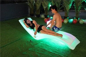 Piscine extérieure à DEL au design unique et bar à domicile Chaises longues <span class=keywords><strong>de</strong></span> plage Chaise longue à gravité zéro Chaise longue à eau - Product Image 4