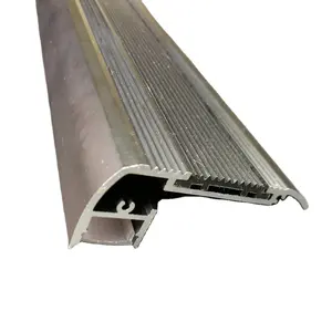 Алюминиевый профиль для лестницы с резиновой вставкой и диффузором, 2 м