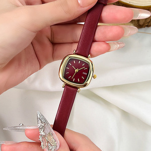 Reloj cuadrado de oro rosa para mujer, correa de cuero beige, esfera con efecto rayos de sol, elegante reloj de pulsera de cuarzo - Product Image 5