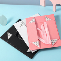 Nouveau style pliant aimant boîte blanc noir rose mariage faveurs boîte-cadeau pour invité faveur mariage emballage coffrets cadeaux avec ruban