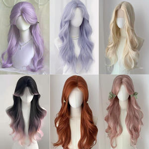 วิกผมยาวหยิกแบบติดกาวเต็มศีรษะ ยี่ห้อในประเทศ พร้อมหน้าม้าปัดข้าง ไฮไลท์ไล่เฉดสี  พร้อมลูกผมด้านหน้า  ทำจากเส้นใยทนความร้อนสูง - Product Image 4