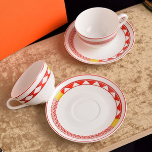 Ensemble de tasses en porcelaine osseuse de style européen, blanc, moderne, luxueux, réutilisable, écologique, avec poignée, pour le thé de l'après-midi - Product Image 3
