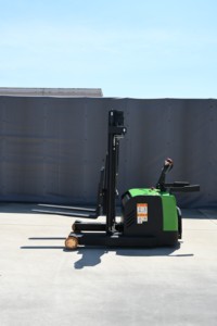 Empilhadeira Heli Reach Truck com Capacidade de 1.2T, 1.5T, 2T, Elevação de 1.6m a 6m, Carregador Lateral para Corredores Estreitos - Product Image 3