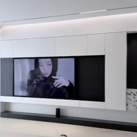 Mueble de TV Moderno Minimalista Empotrado en la Pared, Contraste Blanco y Negro, Base de TV Flotante Larga con Almacenamiento Oculto para Sala de Estar