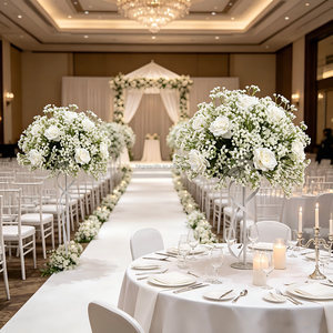 Décoration de mariage, grande boule de fleurs blanches en roses et gypsophile, centre de table pour événements et fêtes de mariage - Product Image 1